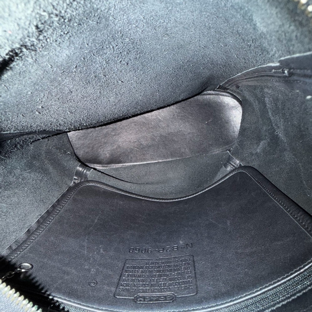 Vintage COACH (# 9060) "Legacy Slim Duffle Sac" Black Leather Shoulder bag - Picture 7 of 10